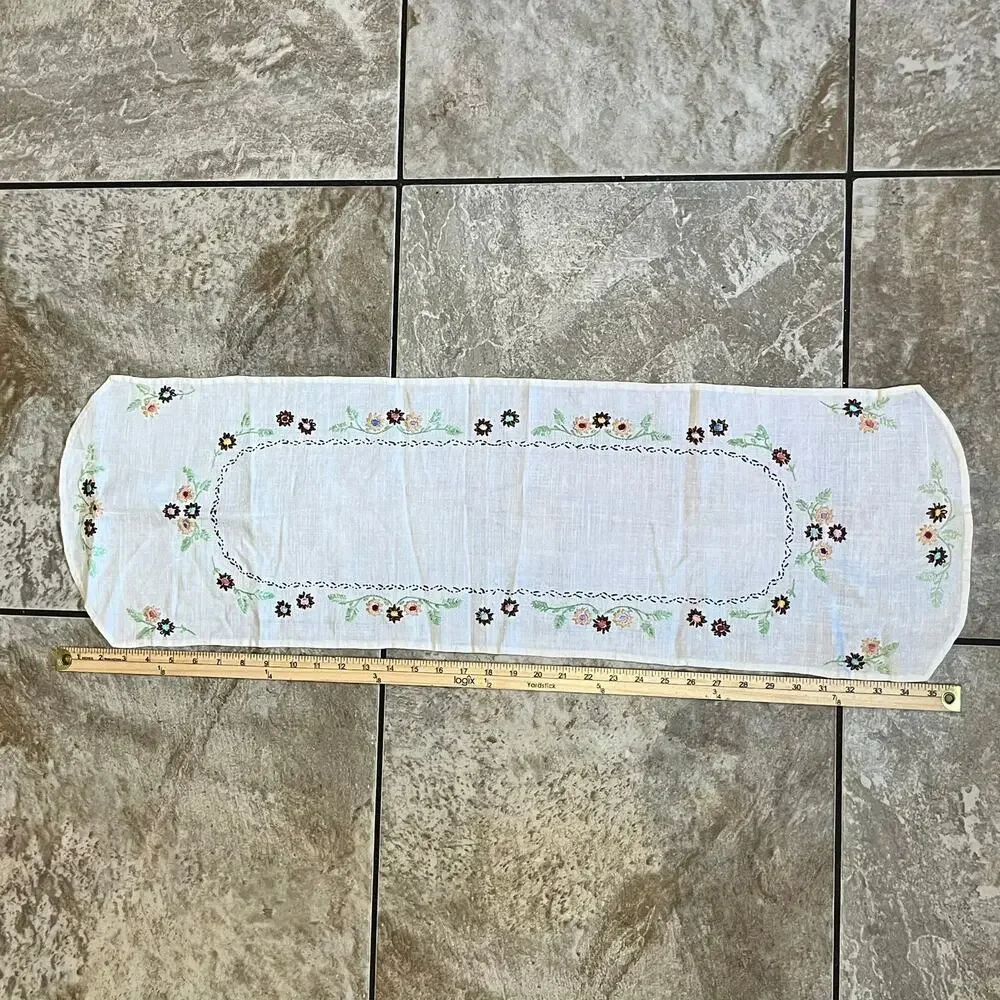 Vintage Hand Embroidered Table Runner Dresser Scarf Floral Scalloped Ends Decor - Picture 3 of 7